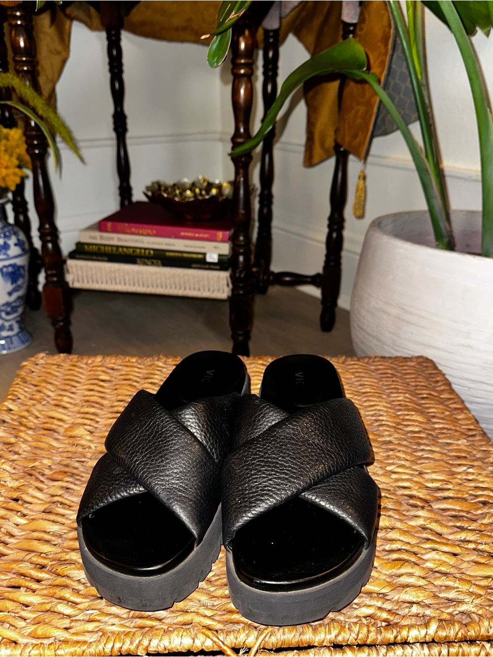 Vionic Vesta Women's Slide Comfort Sandals - Picture 2 of 8